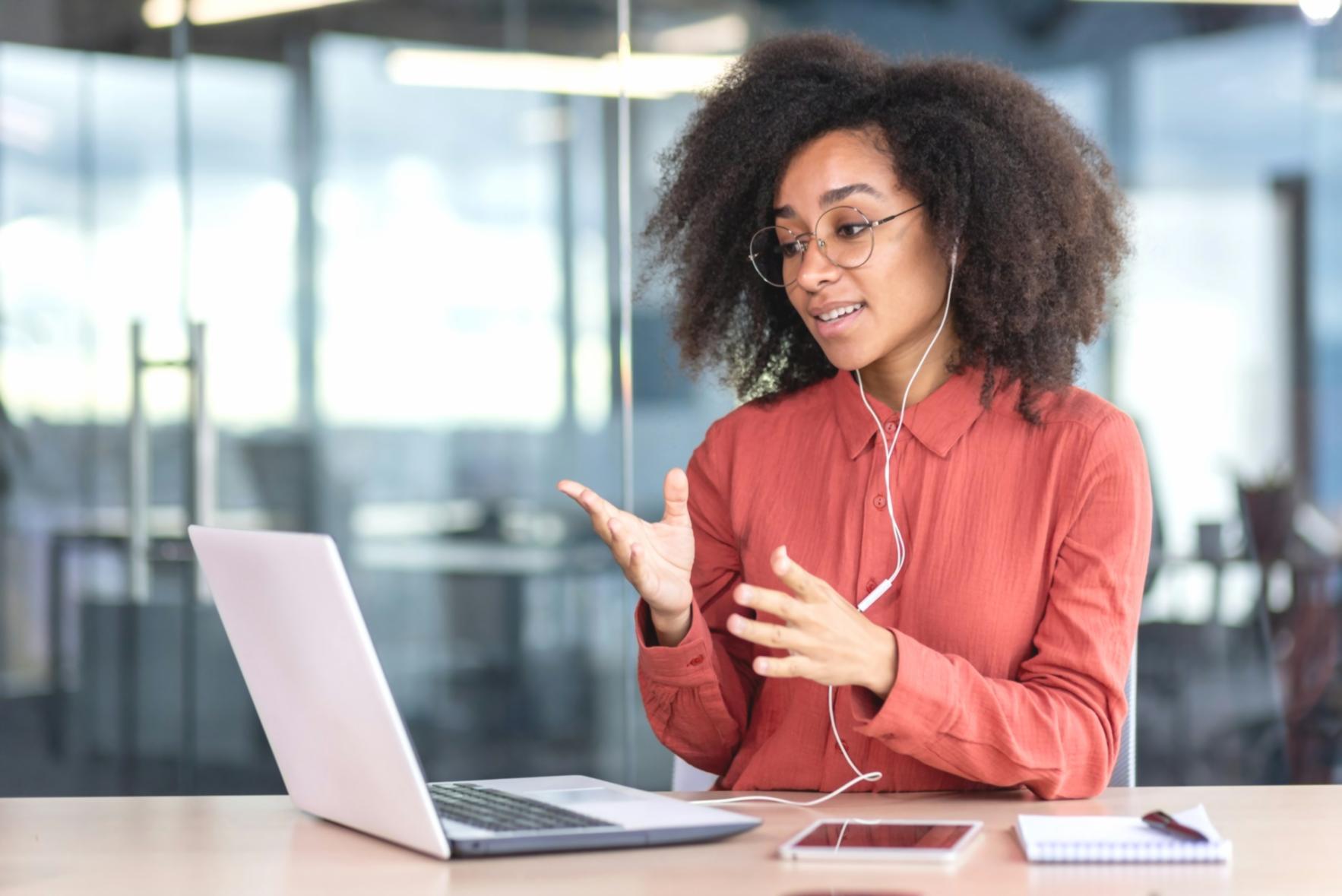Espace de travail avec analyses financières et tableaux de bord